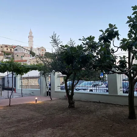 Apartament House *