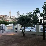 Apartament House *